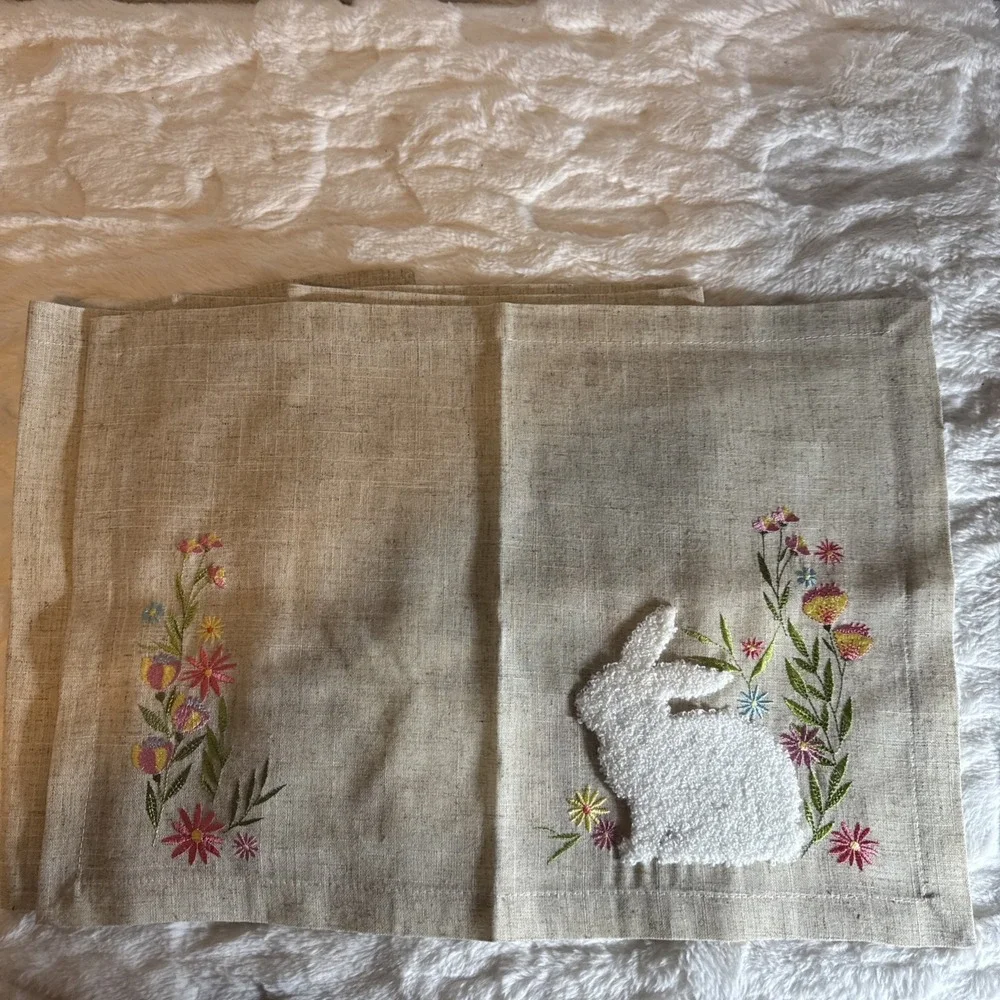 Easter Spring‎ Meadow Bouquet Floral Linen Placemats Set of 4 Embroidered Bunny